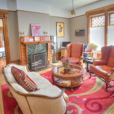 M&M Victorian Bed And Breakfast Marinette 外观 照片