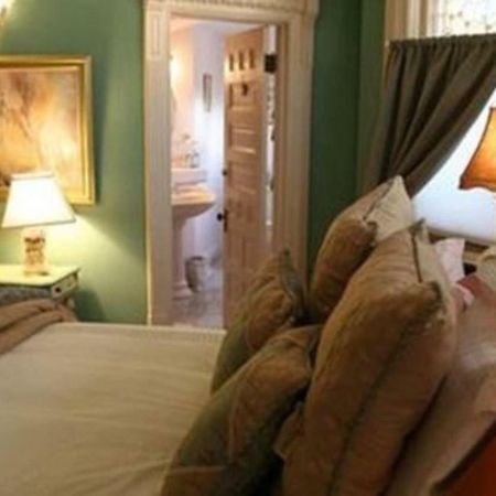 M&M Victorian Bed And Breakfast Marinette 外观 照片