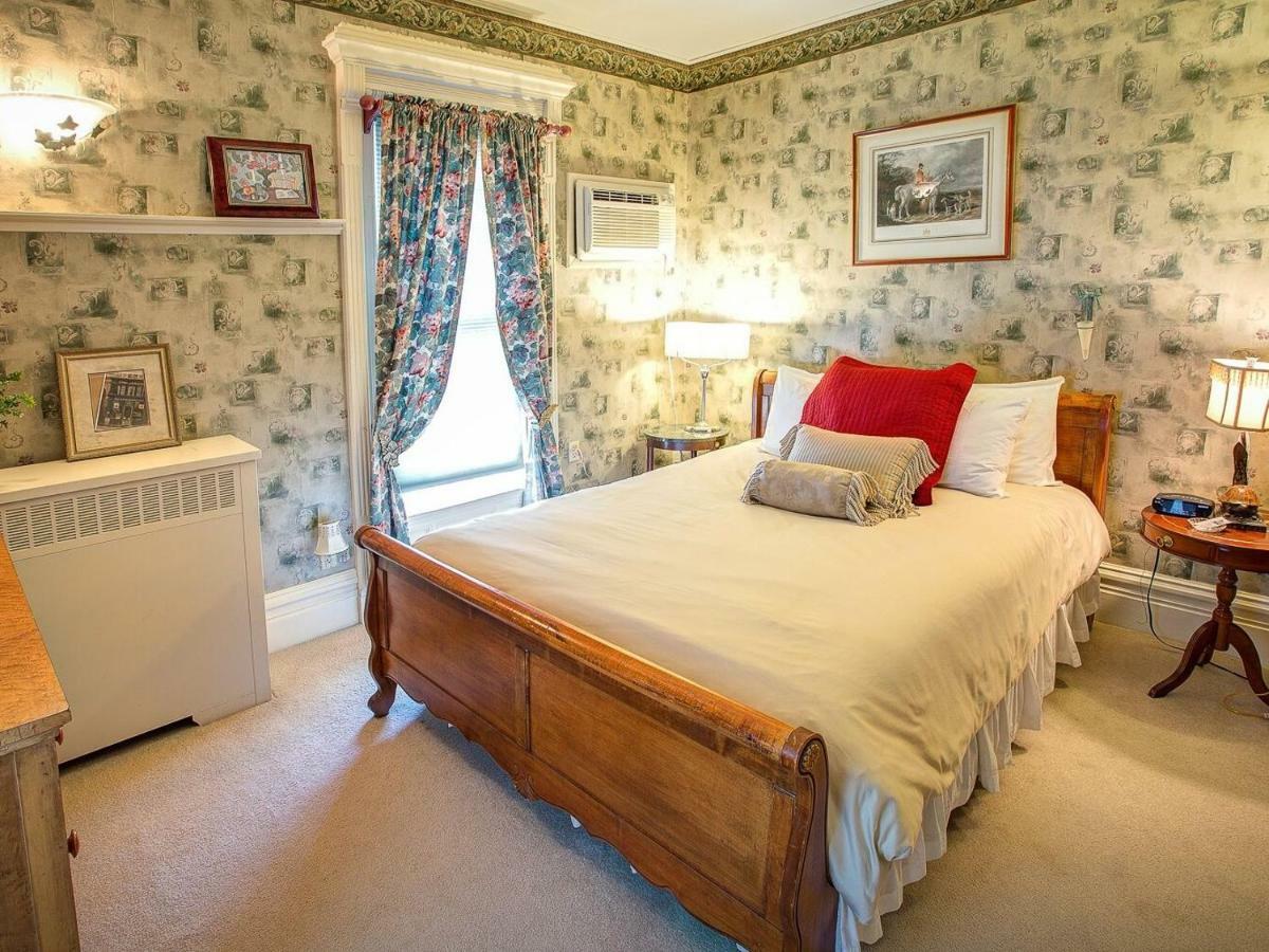 M&M Victorian Bed And Breakfast Marinette 外观 照片