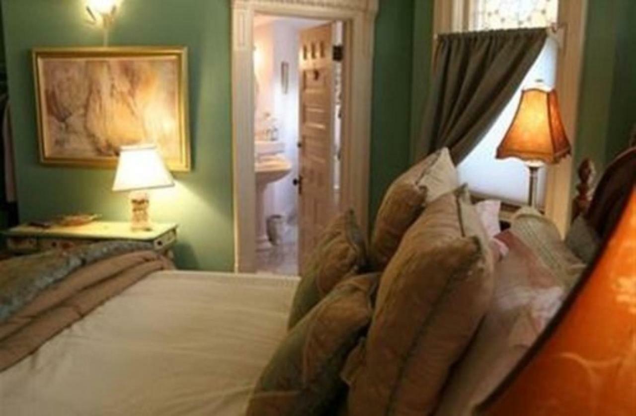 M&M Victorian Bed And Breakfast Marinette 外观 照片