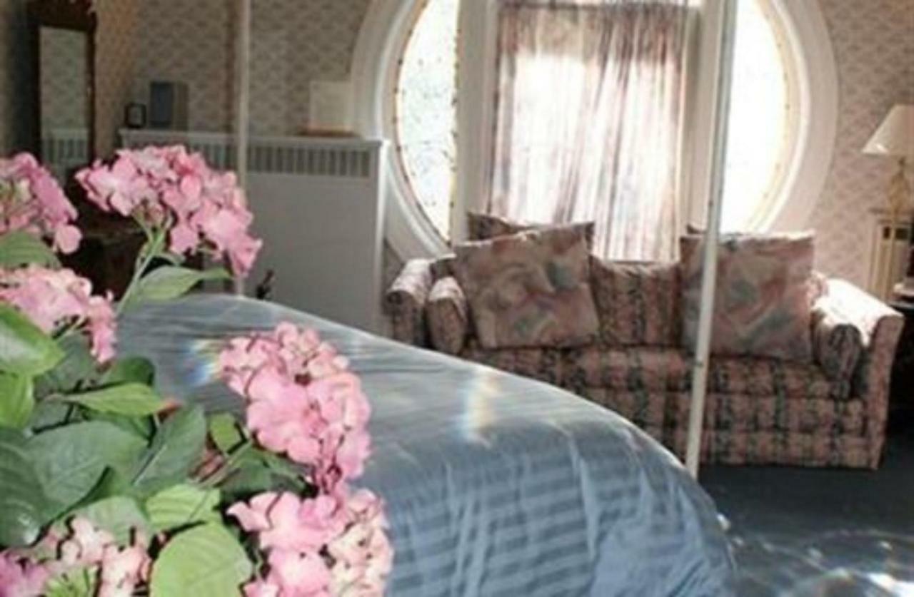 M&M Victorian Bed And Breakfast Marinette 外观 照片